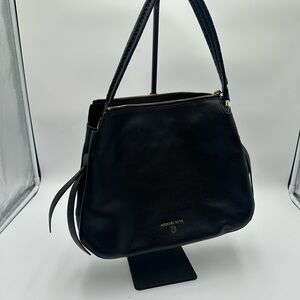 Michael Kors Black Shoulder Bag Sleek Leather Design